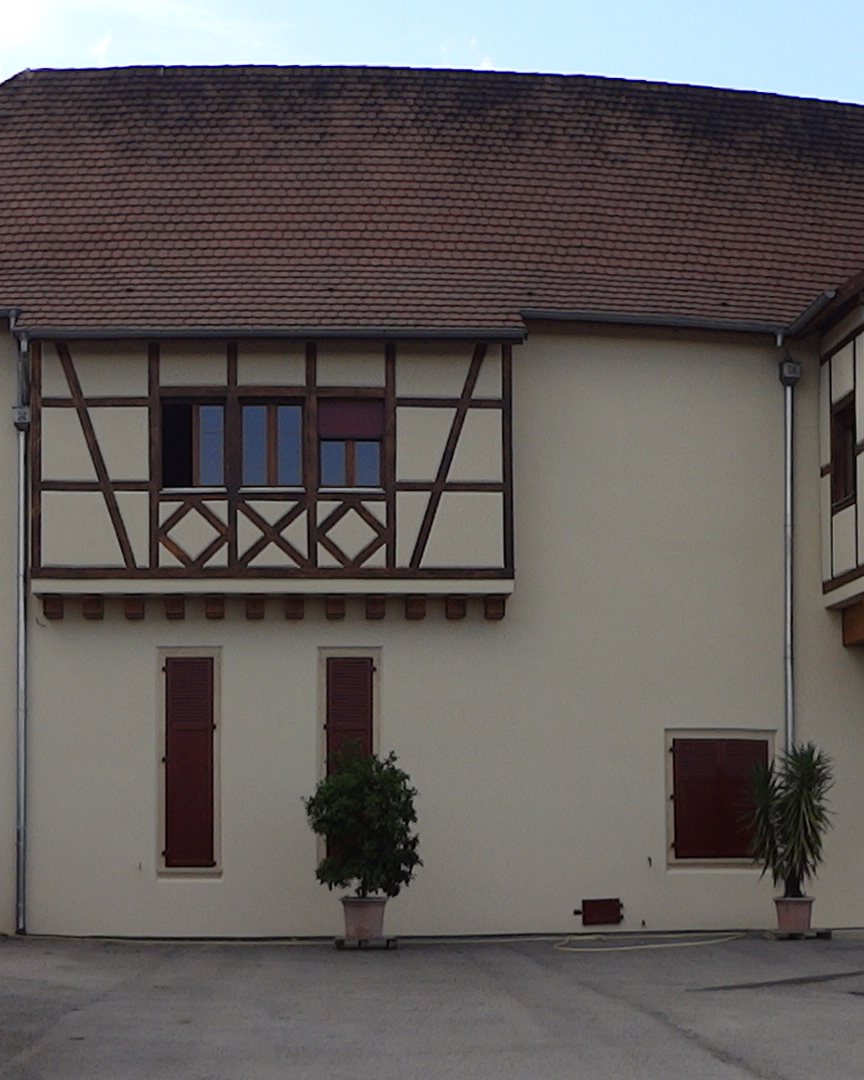 The half-timbered Moltès estate house in Pfaffenheim